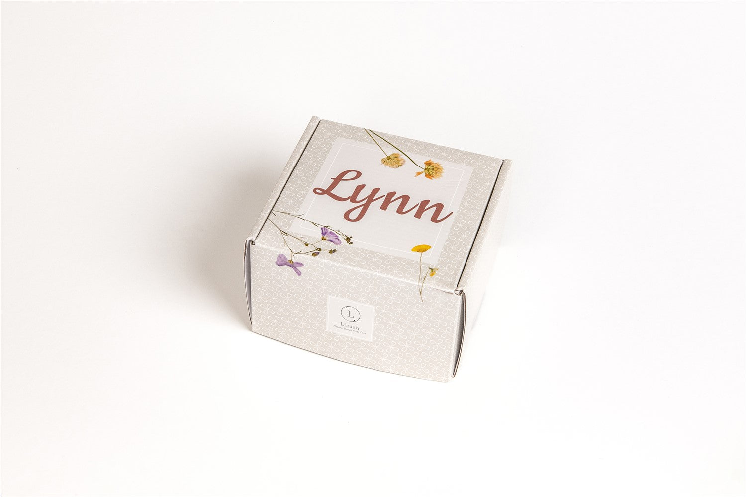Name-Personalized-gift-box-lizush_20294ab1-08a9-4f84-957a-2565714d1fe6